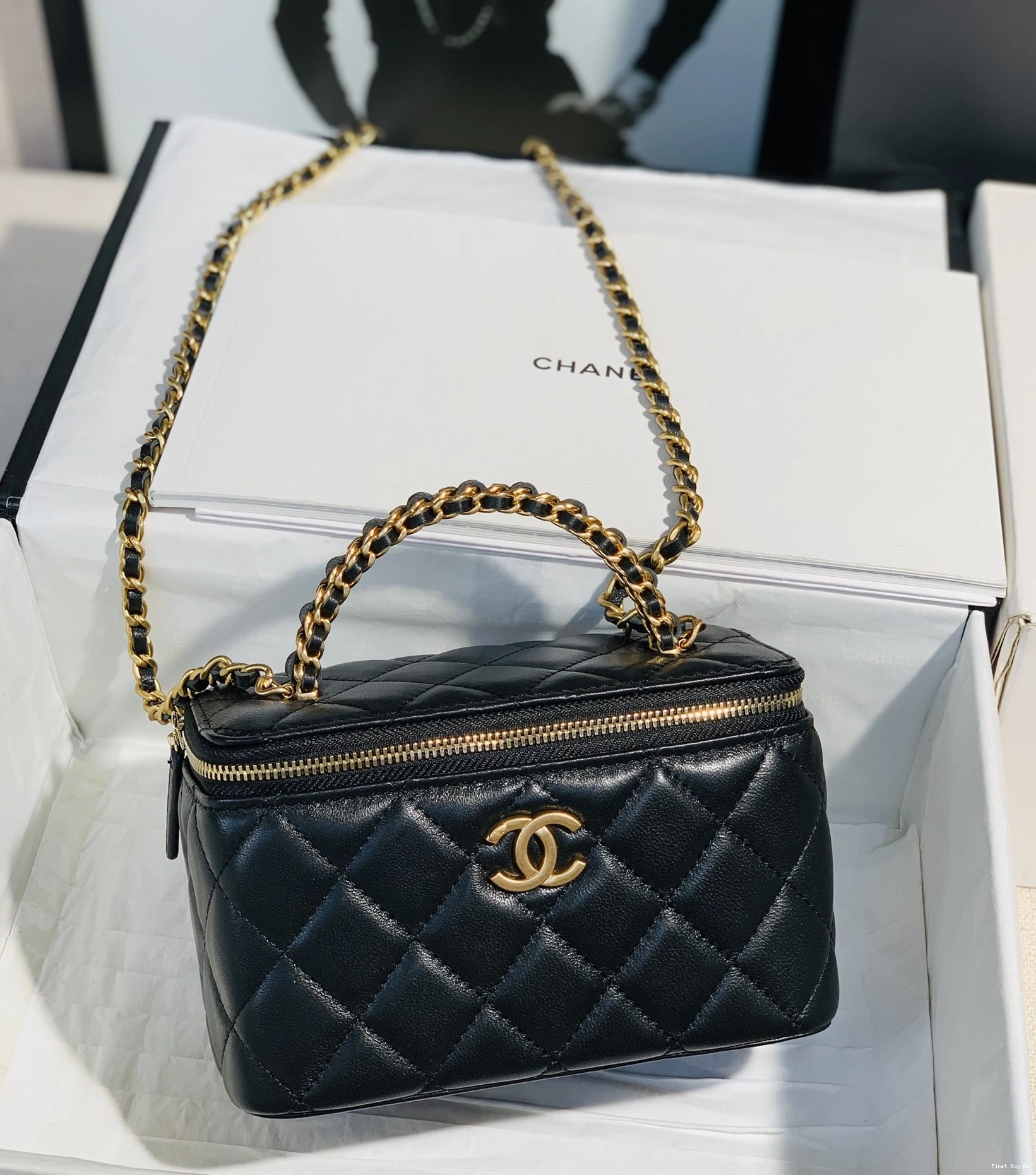 Firstbag Ru SMALL CHANEL WITH CHAIN-16x9.5x8cm CHANELASSIC VANITY 0814